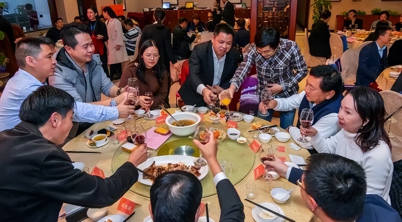 但他有时候会酗酒（“甲流”高发期来袭，平时爱喝酒的人注意，牢记3点，早看早知道）