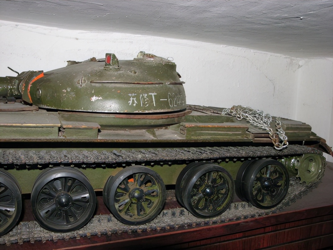 �䱦��ս�ۣ���ž��ɻ��������Ƚ���T-62̹�ˣ�������ı�ݻ�