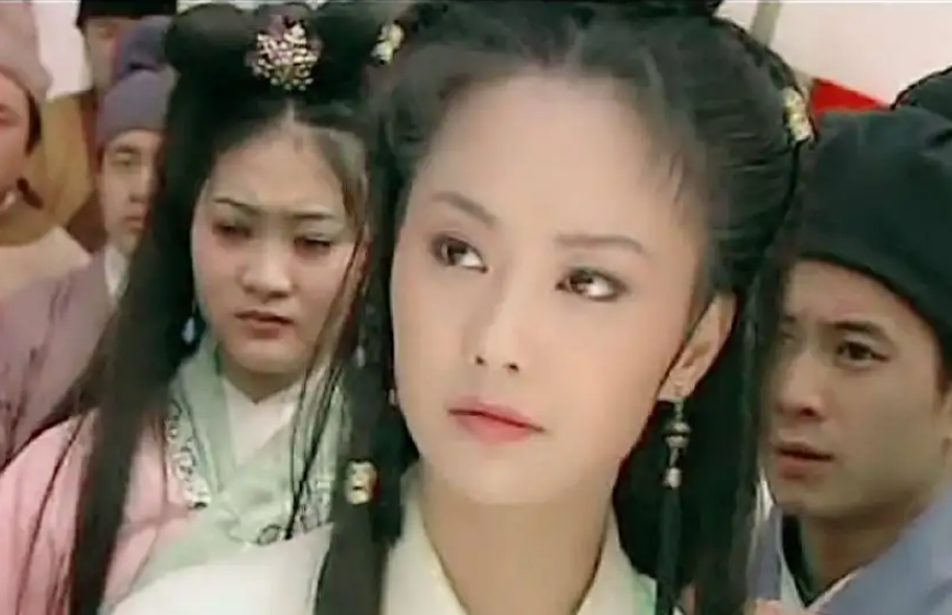 2000年时,在《西游记后传》中,马雅舒成功塑造了善良耿直的"白莲花"这