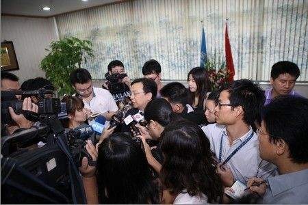 他父母早亡，靠嫂子卖嫁妆求学，成为比亚迪总裁后不忘报答兄嫂