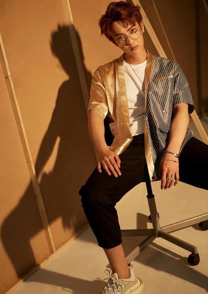 古装丑男？不，现代美男