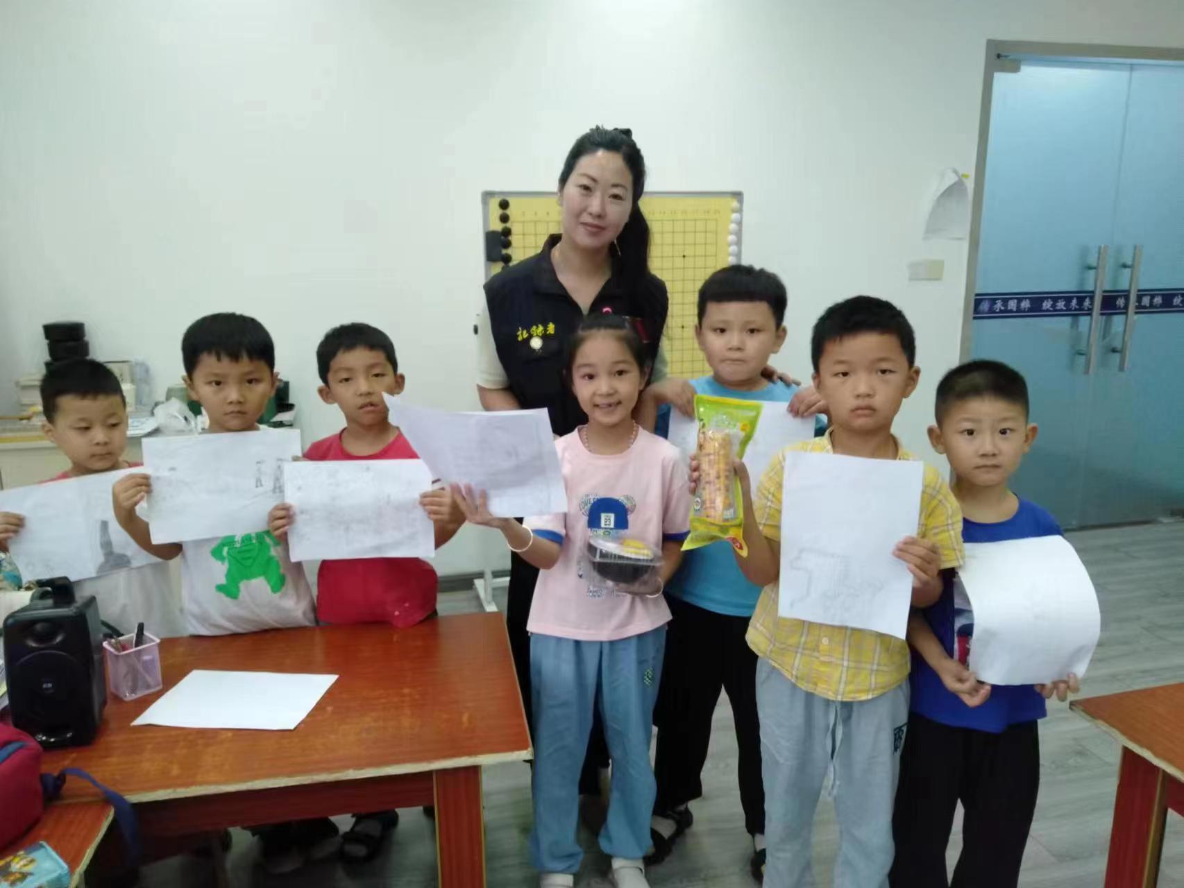 江苏泰兴：弘扬雷锋精神 从娃娃抓起