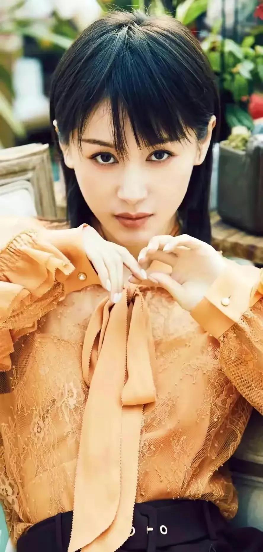 王子文气质迷人