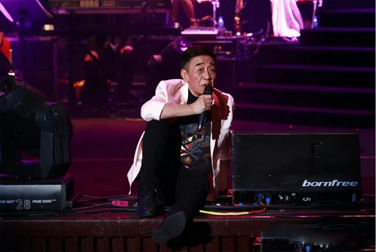 但张帝心中唱歌的种子早已生根发芽,他不愿意每天枯燥地坐在病房里,他