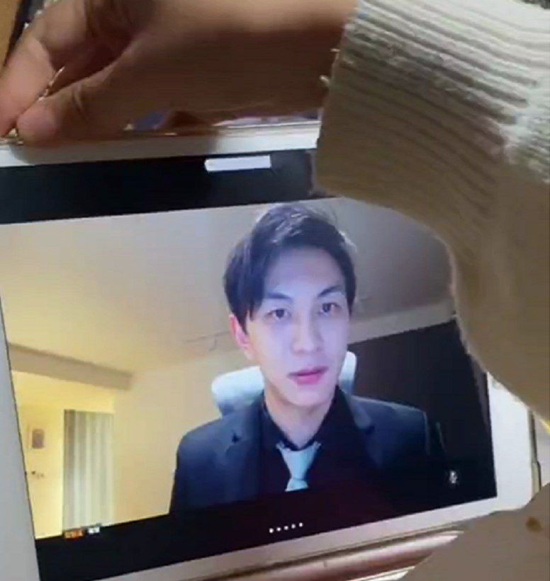 帅气老师上网课，引发女生宿舍内部“纷争”，女大学生暴露真性情