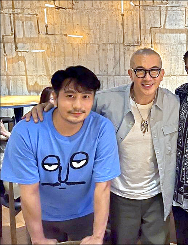 大S陪老公具俊晔刺青，男方将“熙媛”刻在手臂，脖子纹甜蜜情话
