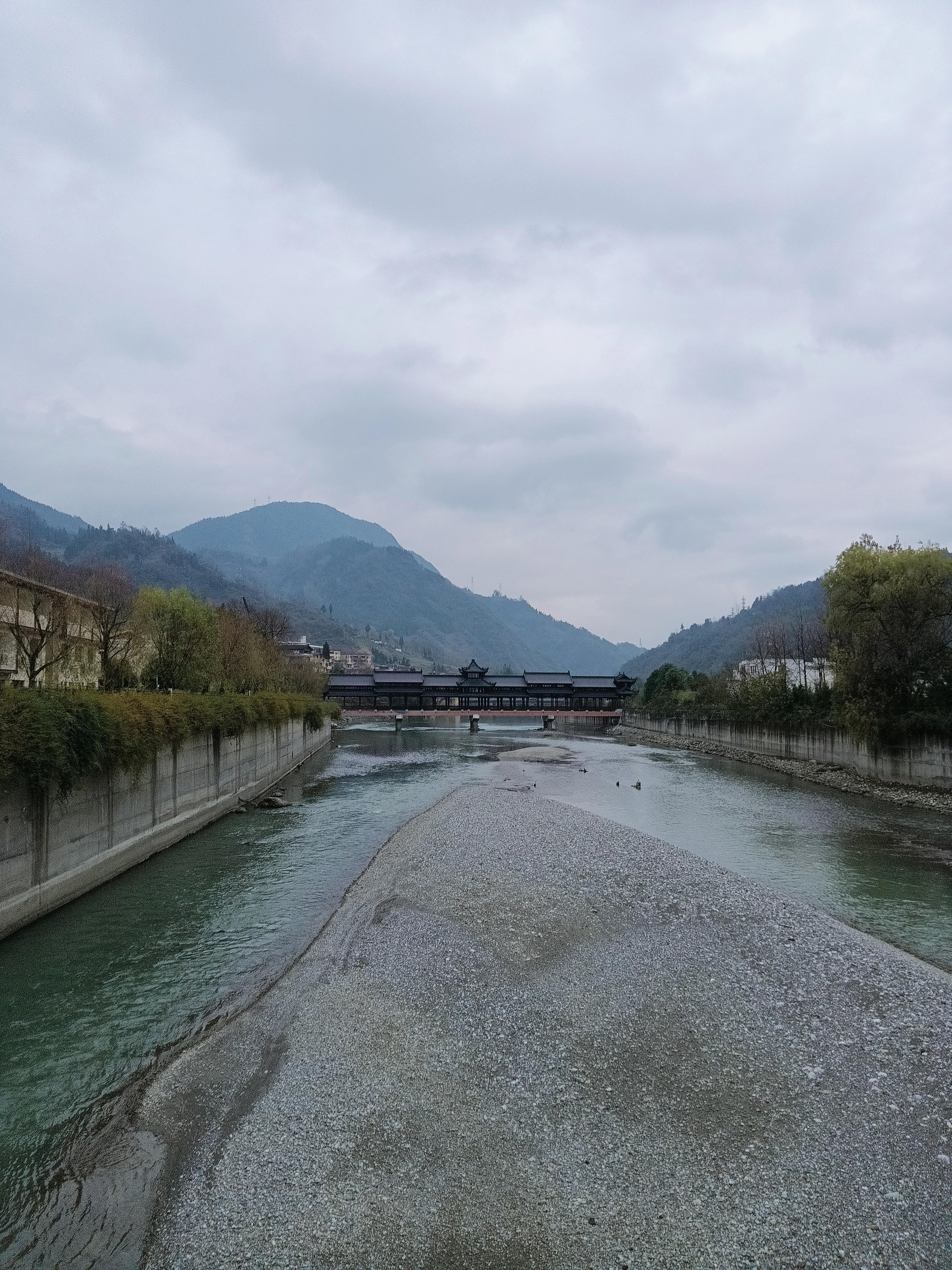 都江堰南桥老街(胜地寻踪：民族地区的一个古镇，原来是都江堰的一个乡（多图）)