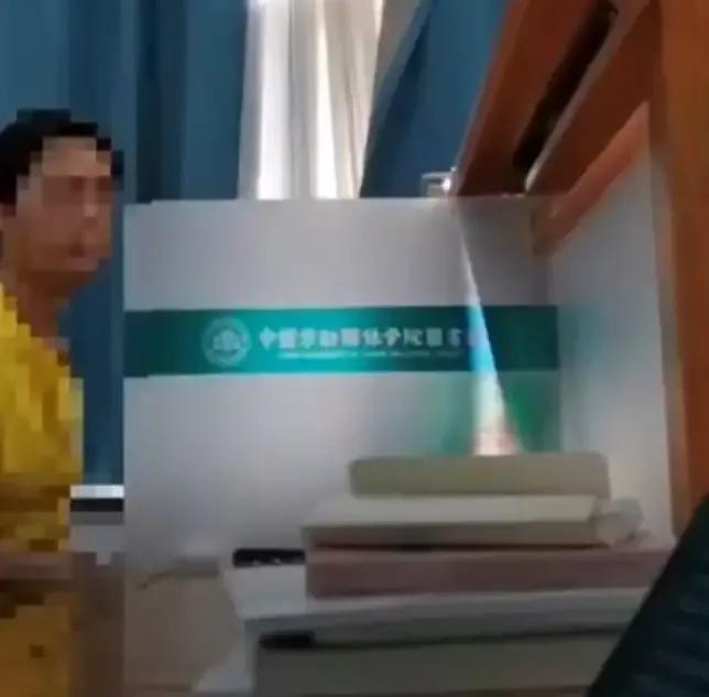 高校通报男生用裸露部位表白女生留校察看！喜欢的方式会留下阴影