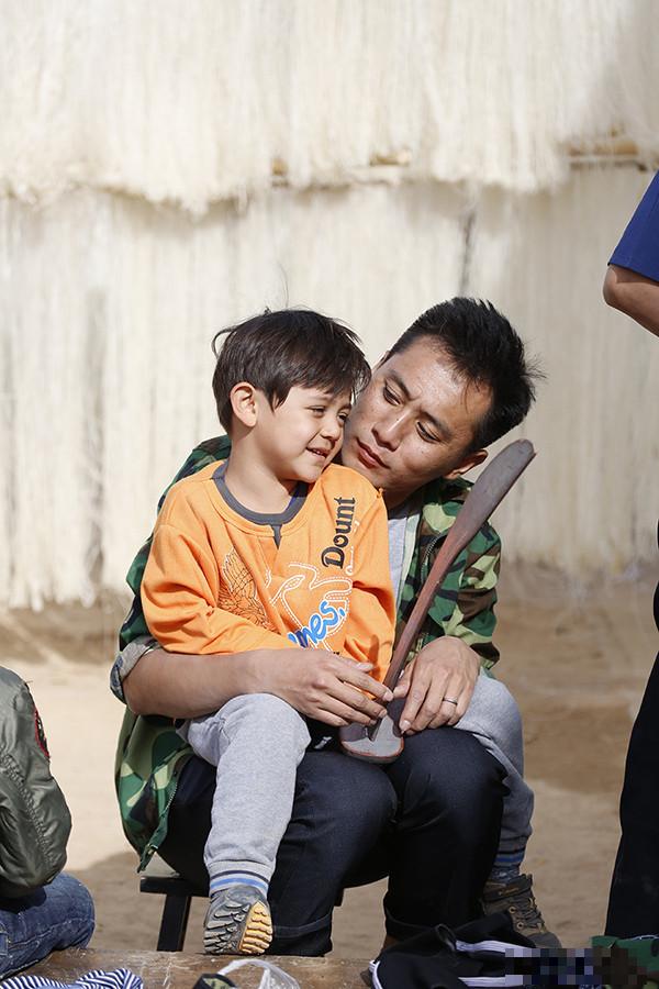 “养娃高手”刘烨：将儿子诺一穷养长大，好好的混血养成了难民