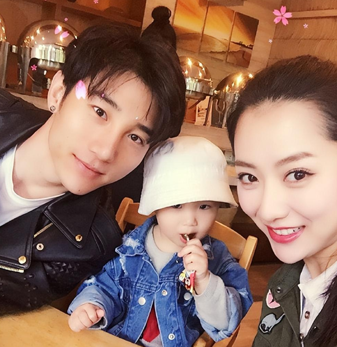 白冰个人资料简介 白冰网红的个人简介 - 促十二百科