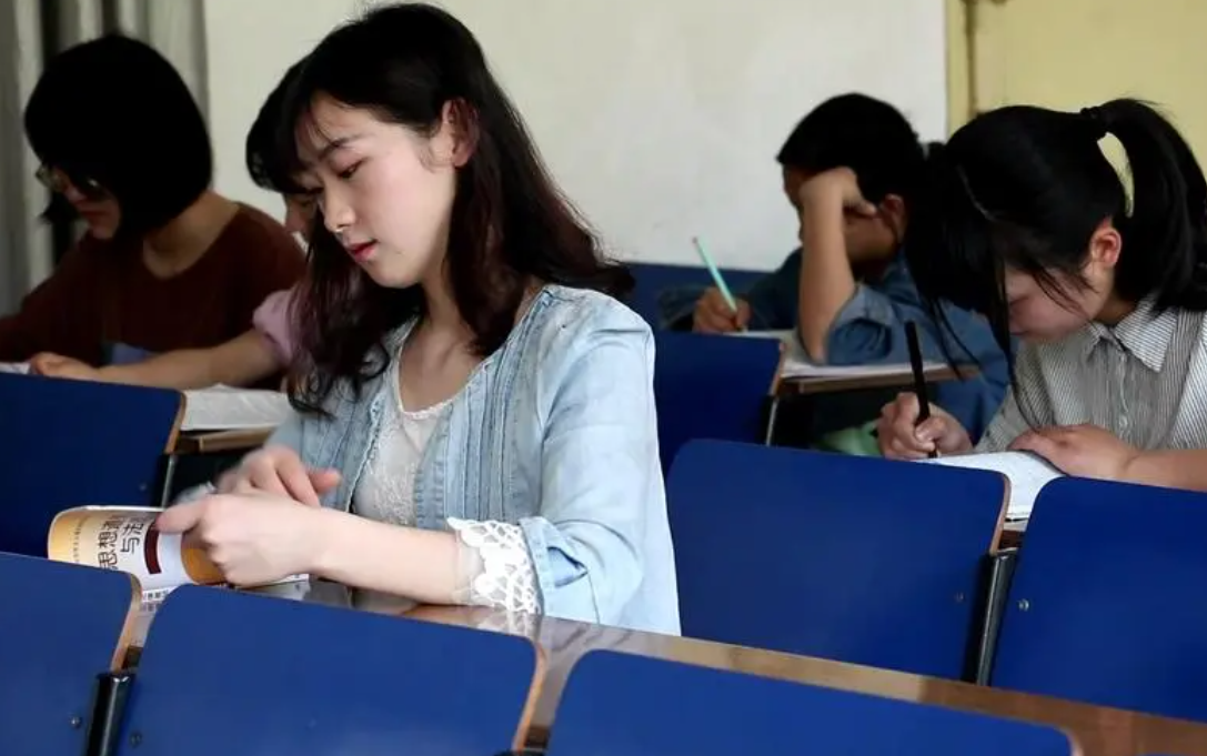 高考进入倒计时，全国唯一一所只招收女生的学校，开始招收男生