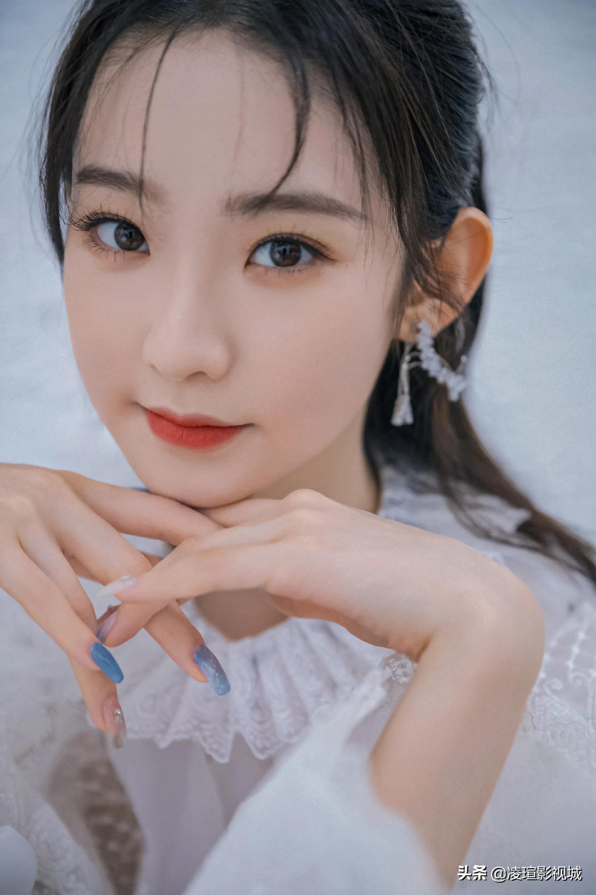 明星壁纸图片分享：张艺凡（1）