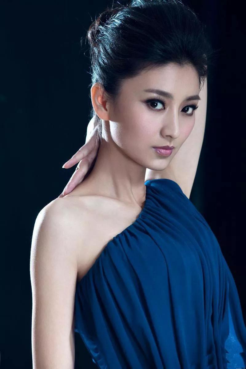 请欣赏40位明星独特灵秀的侧颜之美