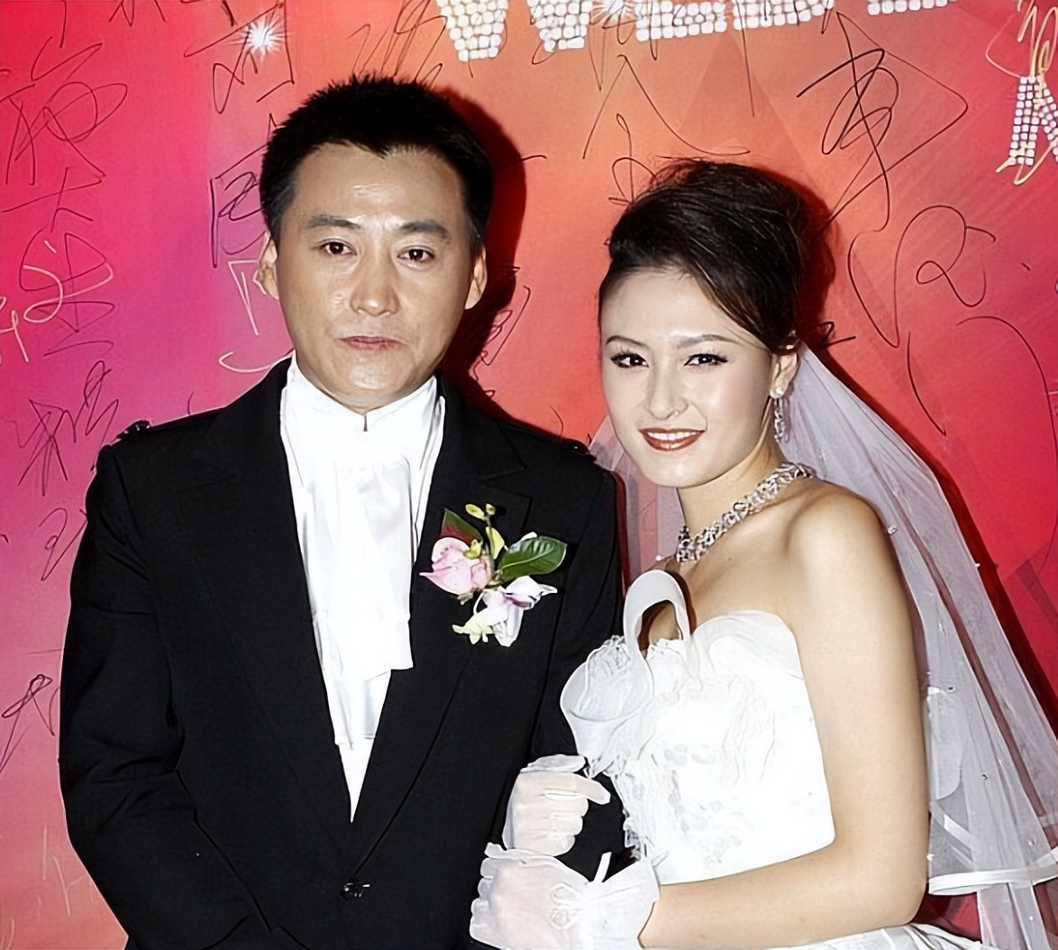 朱墨:嫁大16岁演员刘小锋,婚后生两子,如今一家四口其乐融融