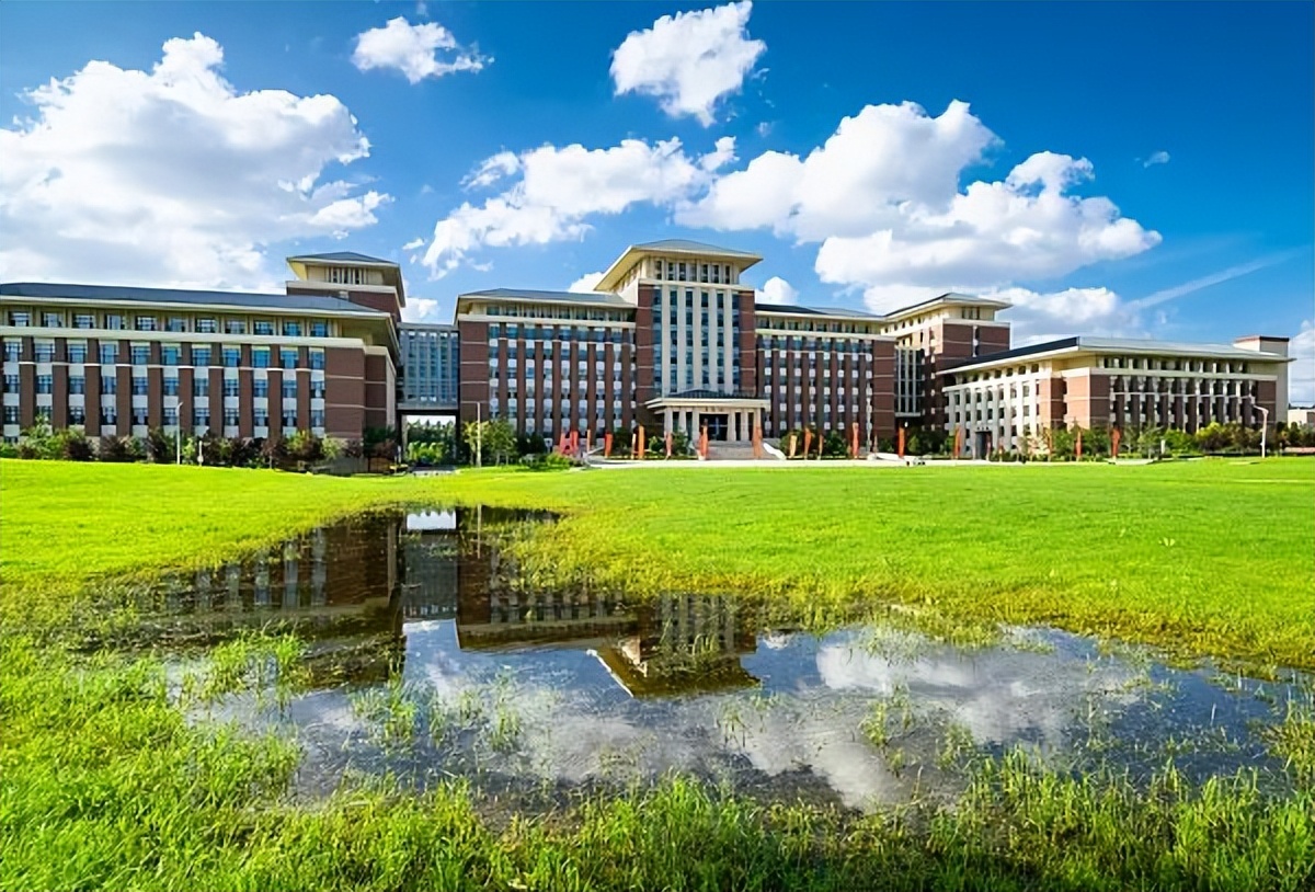 全国最容易迷路的985大学,大到里面有座城市