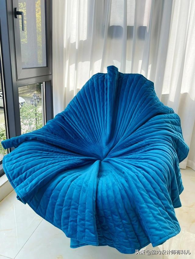 他家四层大别墅，500万豪华装修，客厅摆床、冰箱贴膜，处处踩坑