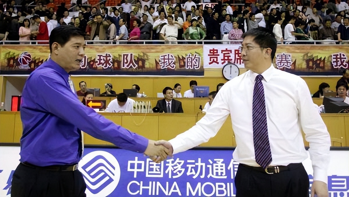 cba裁判为什么总偏北京男篮(第一名嘴杨毅嘲讽NBA裁判，却曝中国篮坛大黑幕！牵出96黄金一代)