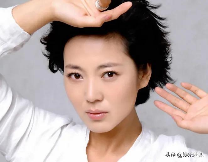 王茜华：为爱主动出击，两次换角，人到老年没能逃过一劫