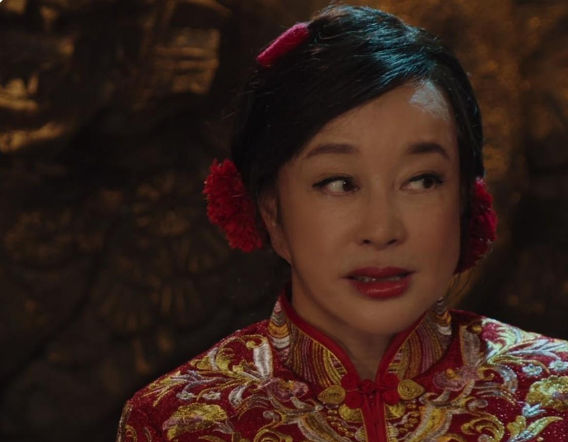 70岁刘晓庆宝刀不老,顶着一脸褶子尬演"新娘子",嘴巴笑歪了