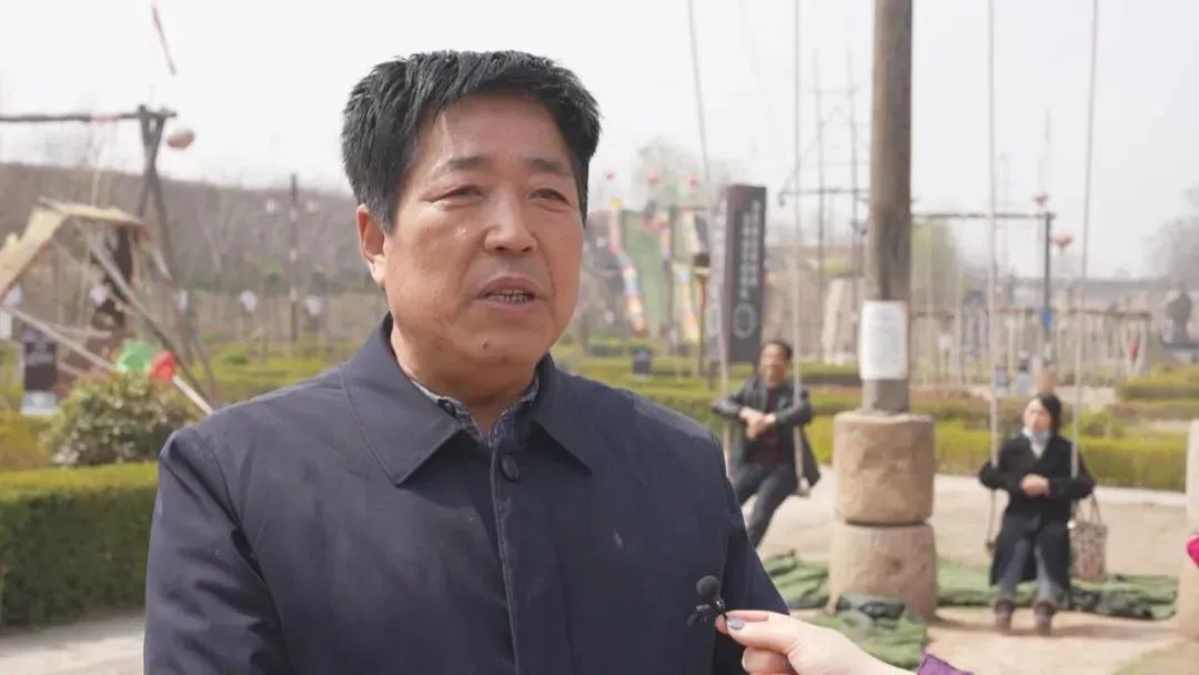 秋千谷里蕩秋千