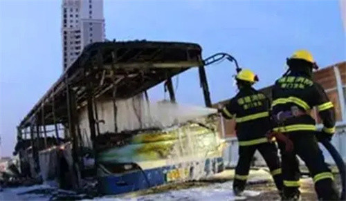 1981年厦门公交车爆炸案，警方怀疑凶手在车上，13个月后真相大白