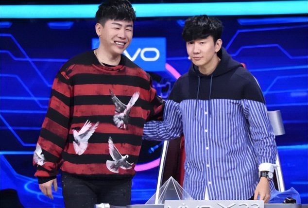 明明有1米8的大高个，但看起来很“矮”的12位男星，个个让人意外