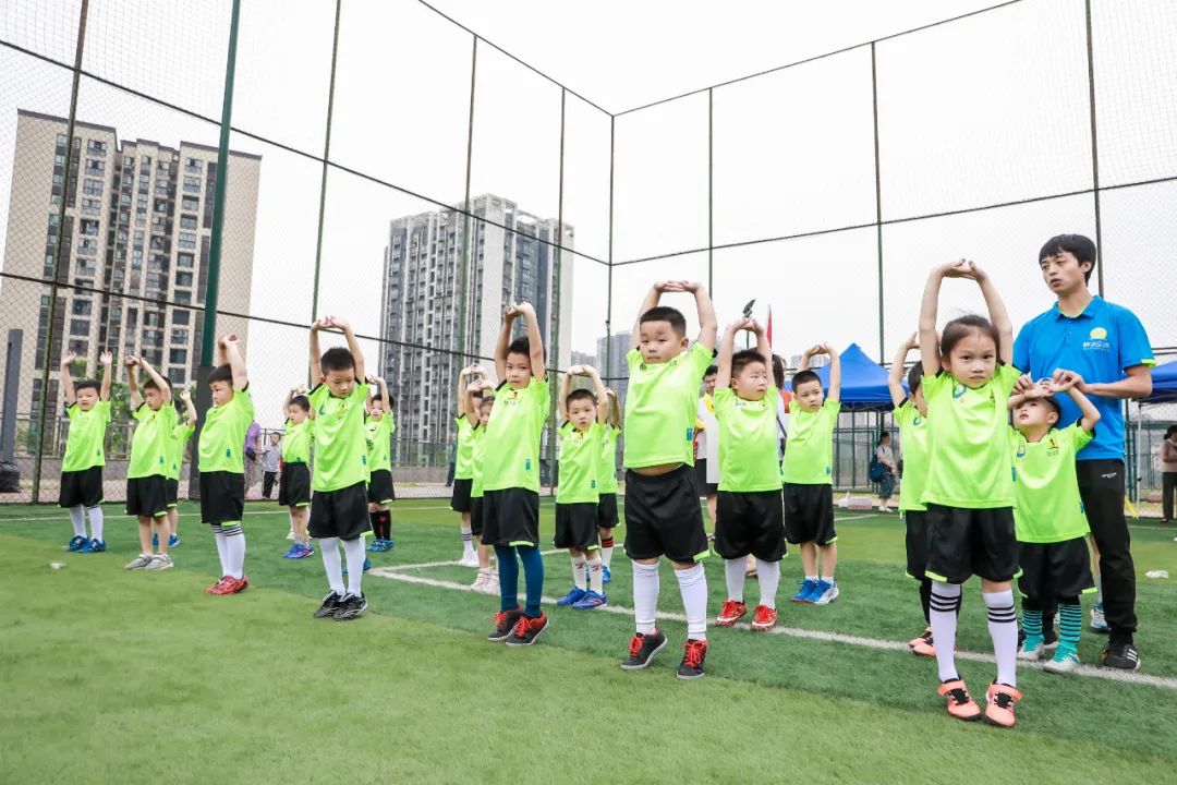 足球什么时候学最好(少年中国 | 从这里，将足球的种子撒到每个幼儿的教育中)