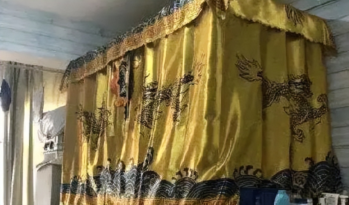 大学生宿舍装修火了，风格不接地气接“地府”，查寝老师表示无语