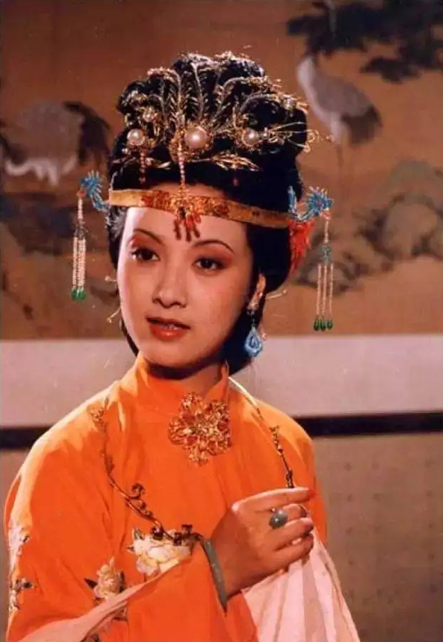 长着一张“高挑脸”，实际不到1米6的五大女星，最低的1米53