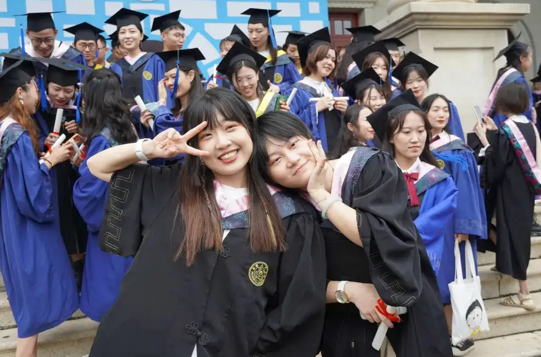 4个字写错3个？厦门大学牌匾上的“错误”太明显，却很有深意