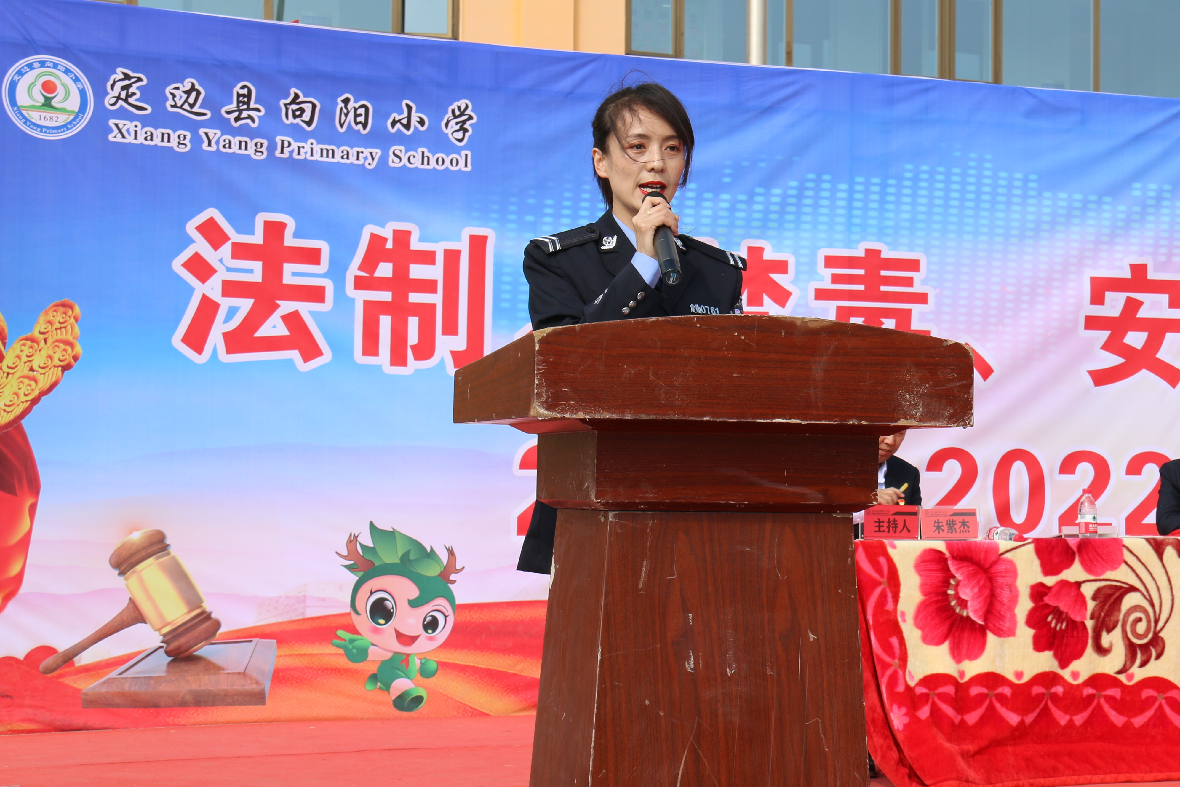 定边县公安局禁毒大队走进学校开启“禁毒一堂课”活动