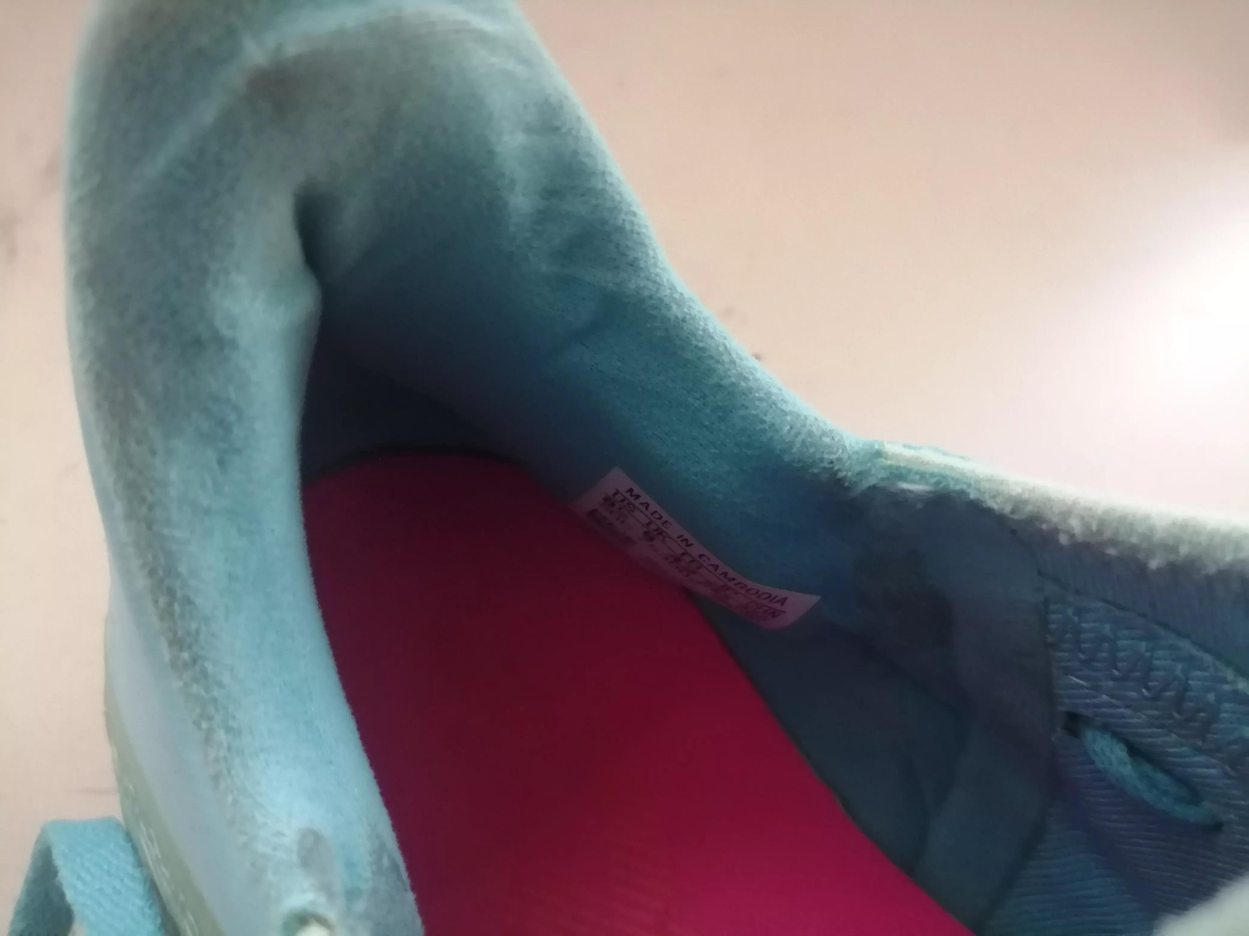 脚肥适合什么足球鞋（聊聊球鞋-见证我足球生涯的三双球鞋）