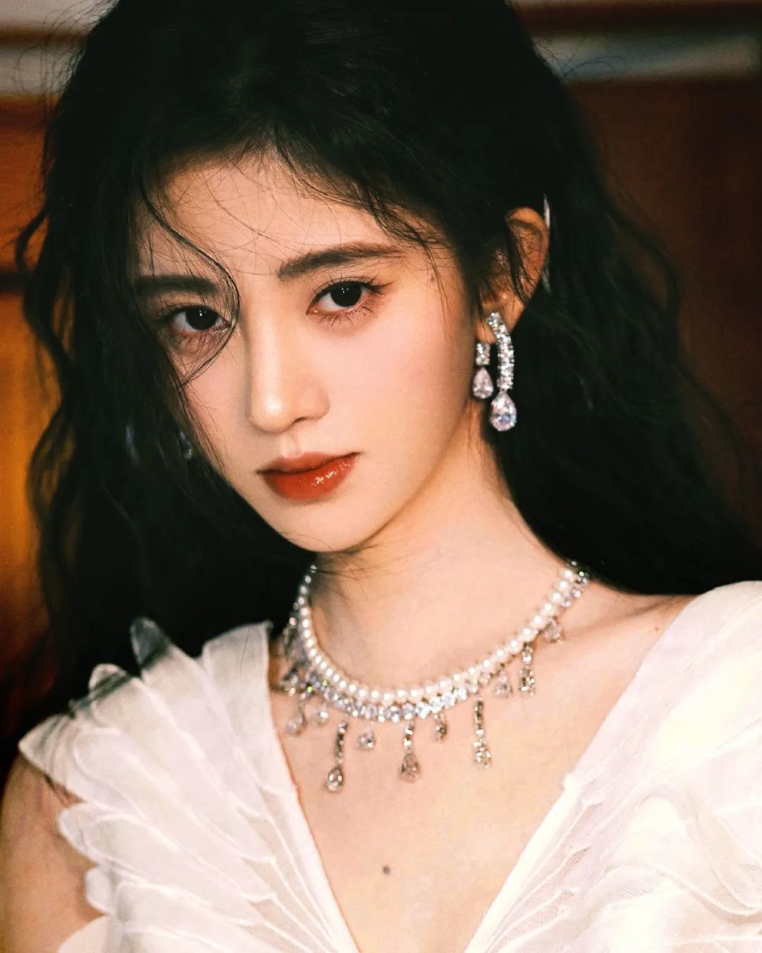 继白开水妆之后，鞠婧祎又有新的半永久造型了？