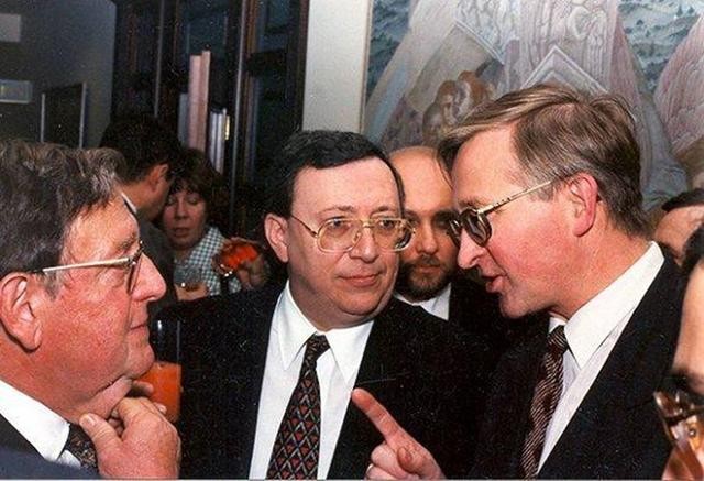 2003年，俄罗斯40岁首富公开叫板普京，不料80天后被全球通缉