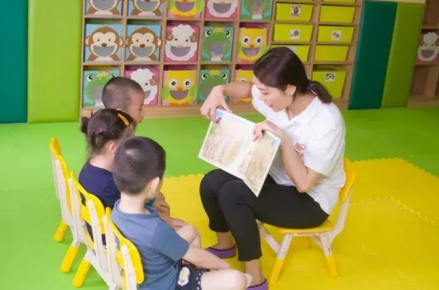 90后女幼师抱怨“挣得少”，晒出工资条后，家长眼红：别不知足