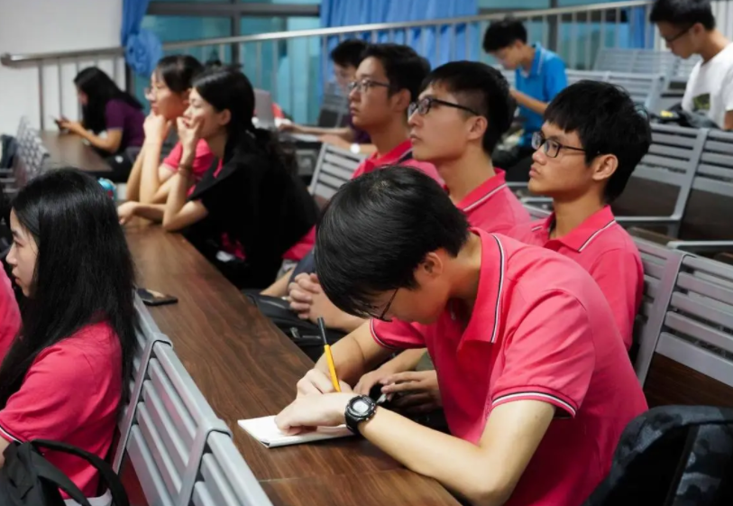 挤不进的圈子就别挤了，上大学才发现，家境不同的人很难成朋友