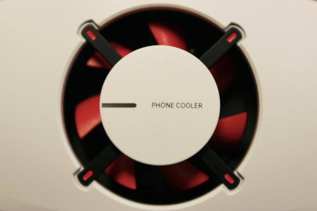 夏天游戏不烫手，一加18W冰点散热背夹辅助iPhone游戏体验