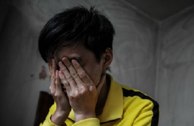 2000年一女工车库遇16岁孤儿，含泪将其收养，15年后被回报1530万
