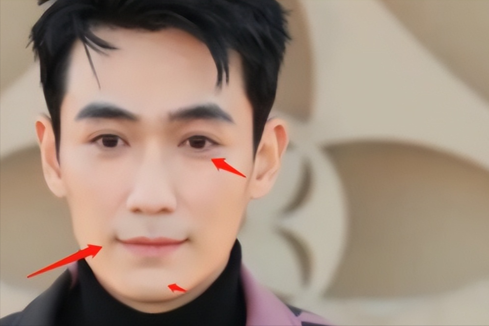 但是虽然脸型不是很好,但朱一龙的五官还算立体,正因为如此才让朱一龙