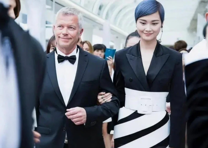 38岁了还不找个男朋友，李宇春在追求什么？