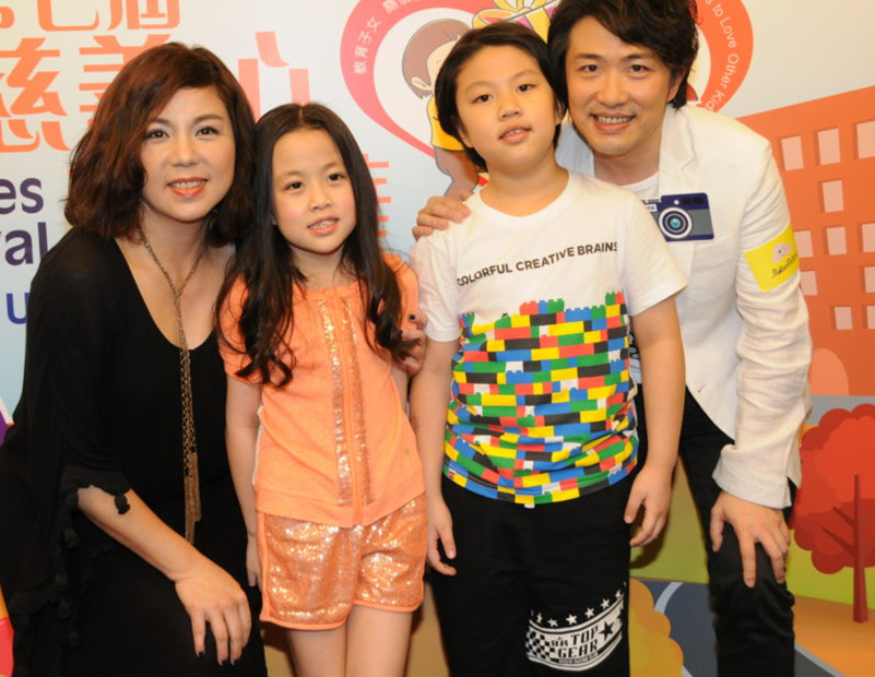 郑子诚夫妇罕同框，演员妻子息影多年气质依旧，曾演《鉴证实录》