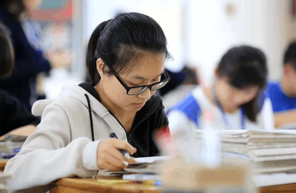 2022年高考生迎来消息，“分数线”可能有调整，理科或高于文科