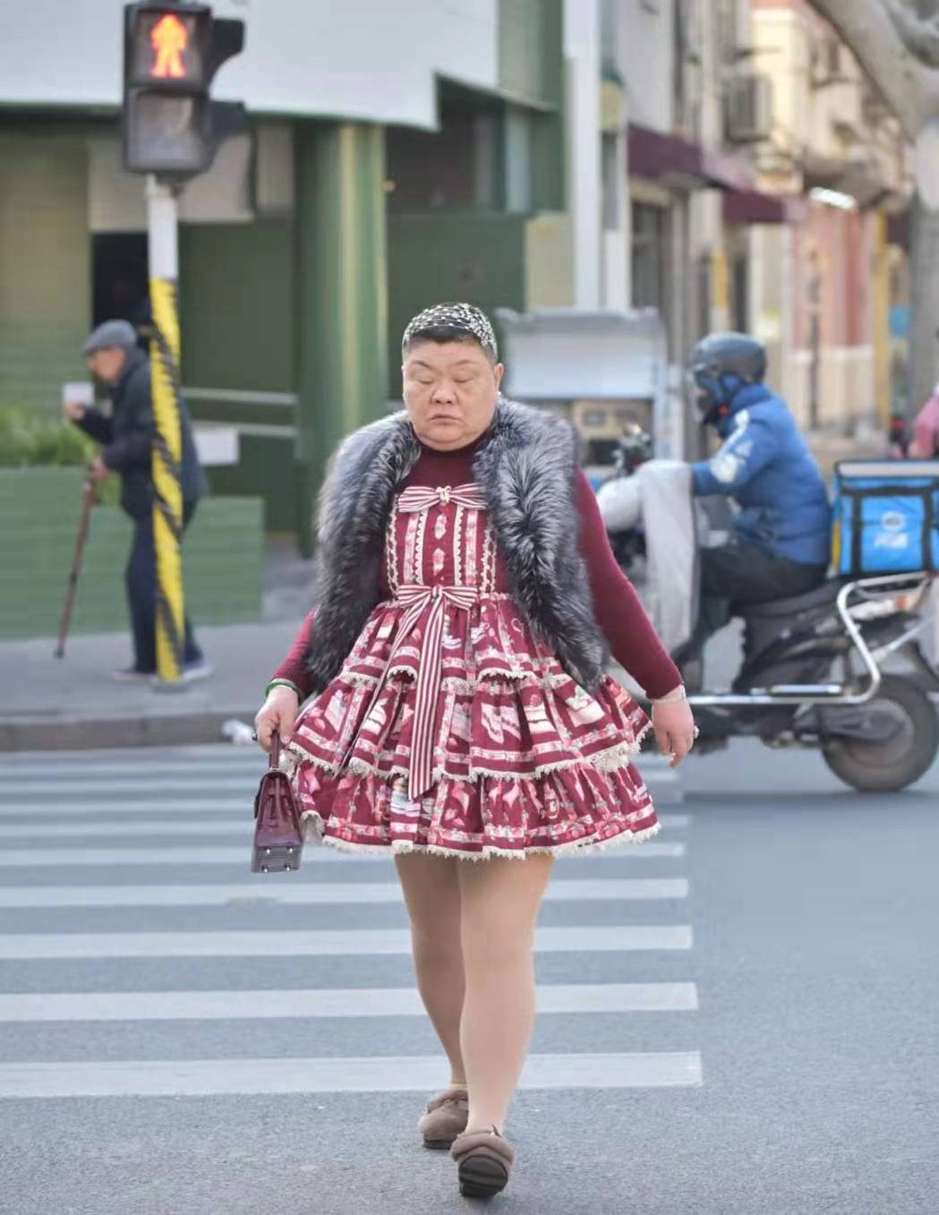 上海奶奶们也太会穿了吧，打扮清爽接地气，竟比90后女生还时尚