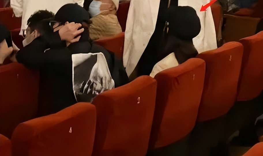 王鸥又有新瓜！与相声演员何九华同框，网友：这是男神收割机啊