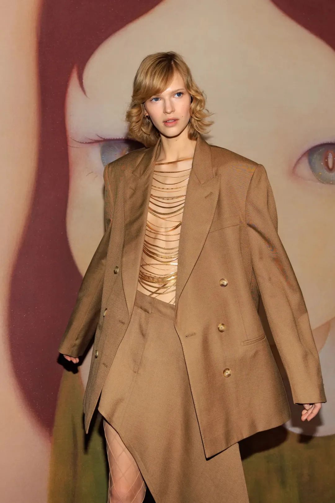 2002巴黎时装透露服装图片