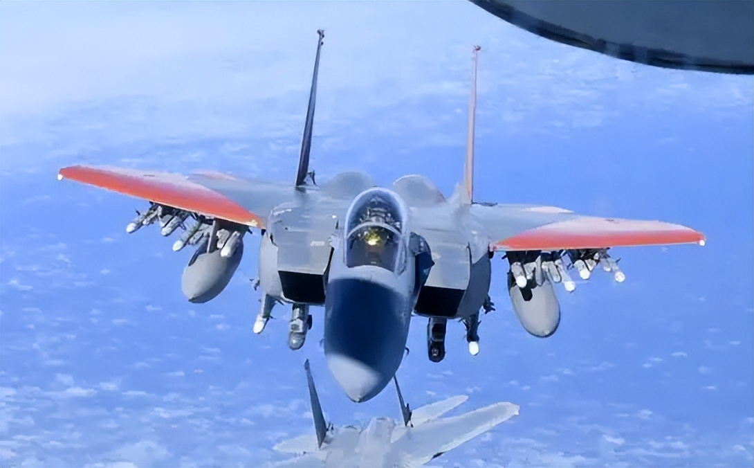 �Ա�����F15����10����ǿ���ģ���ý��F15�Ѿ����Ǽ�10ս���Ķ���