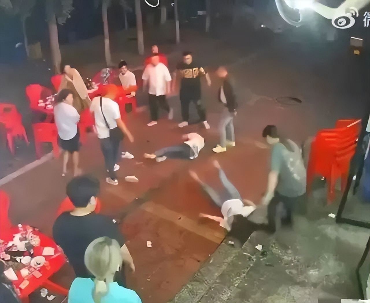 唐山最新进展：打人者牵出案中案，被打女子律师现身释放三大信号