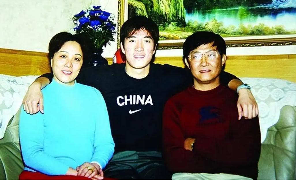 奥运冠军刘翔近况：再婚后享受生活，带妻子周游世界
