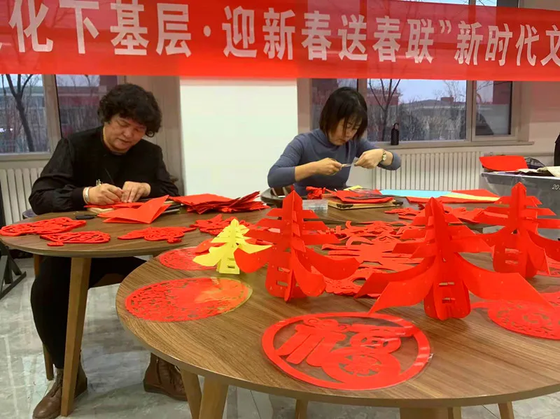 红红火火迎新春 | 师市开展“迎新春送春联”活动