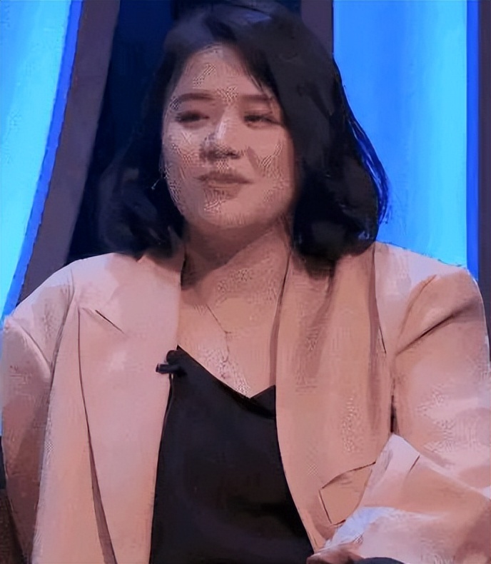 痘痘脸、赘肉、五五分！生图里的女星，让我看见了人间真实